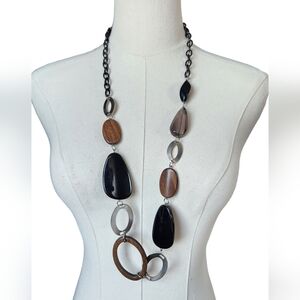 Beautiful Faux Wood and Black Stone Necklace